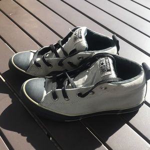 Kids converse tennis shoes
